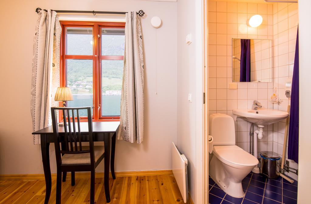 Nesset Fjordcamping Olden Zimmer foto